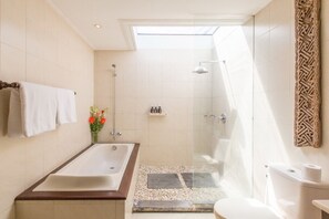 Sèche-cheveux, serviettes fournies