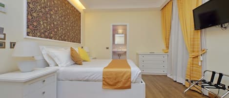 Kolmen hengen classic-huone | Untuvapeitot, tallelokero huoneessa, äänieristys, ilmainen Wi-Fi