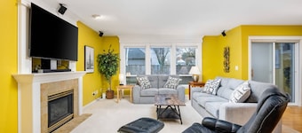 Delightful Southeast Location, Pet Friendly, Fully Fenced Backyard, BBQ, 13 Miles to Downtown