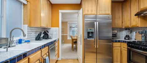 Fridge, microwave, dishwasher, coffee/tea maker