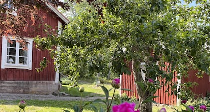 Cute cottage in the countryside in Sörmland with horses and forest as neighbors!