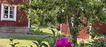 Cute cottage in the countryside in Sörmland with horses and forest as neighbors!