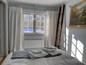 4 soverom, skrivebord, strykejern/-brett og wi-fi (inkludert)