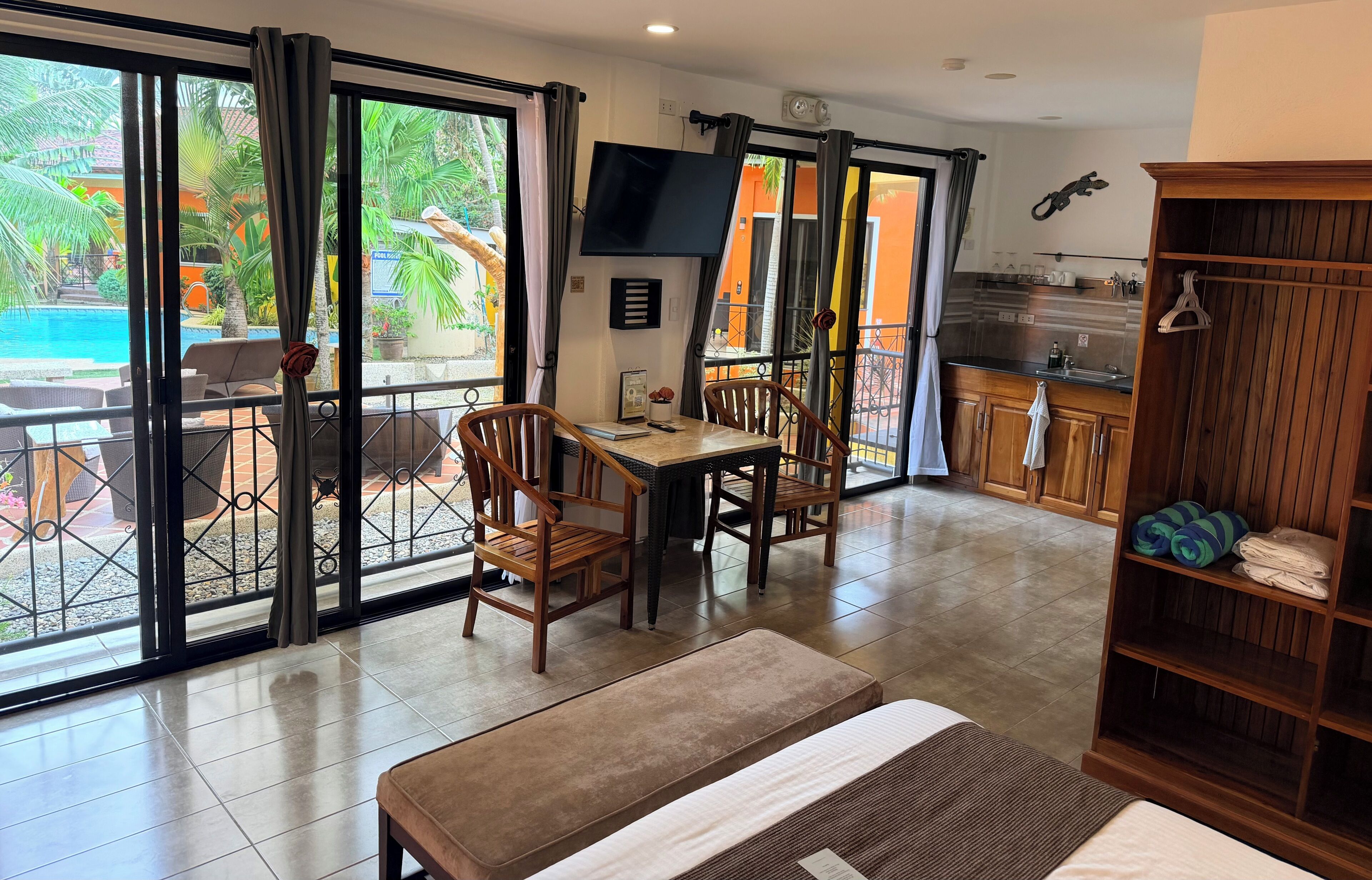 Habitación panorámica | Colchones con acolchado adicional, minibar, caja fuerte