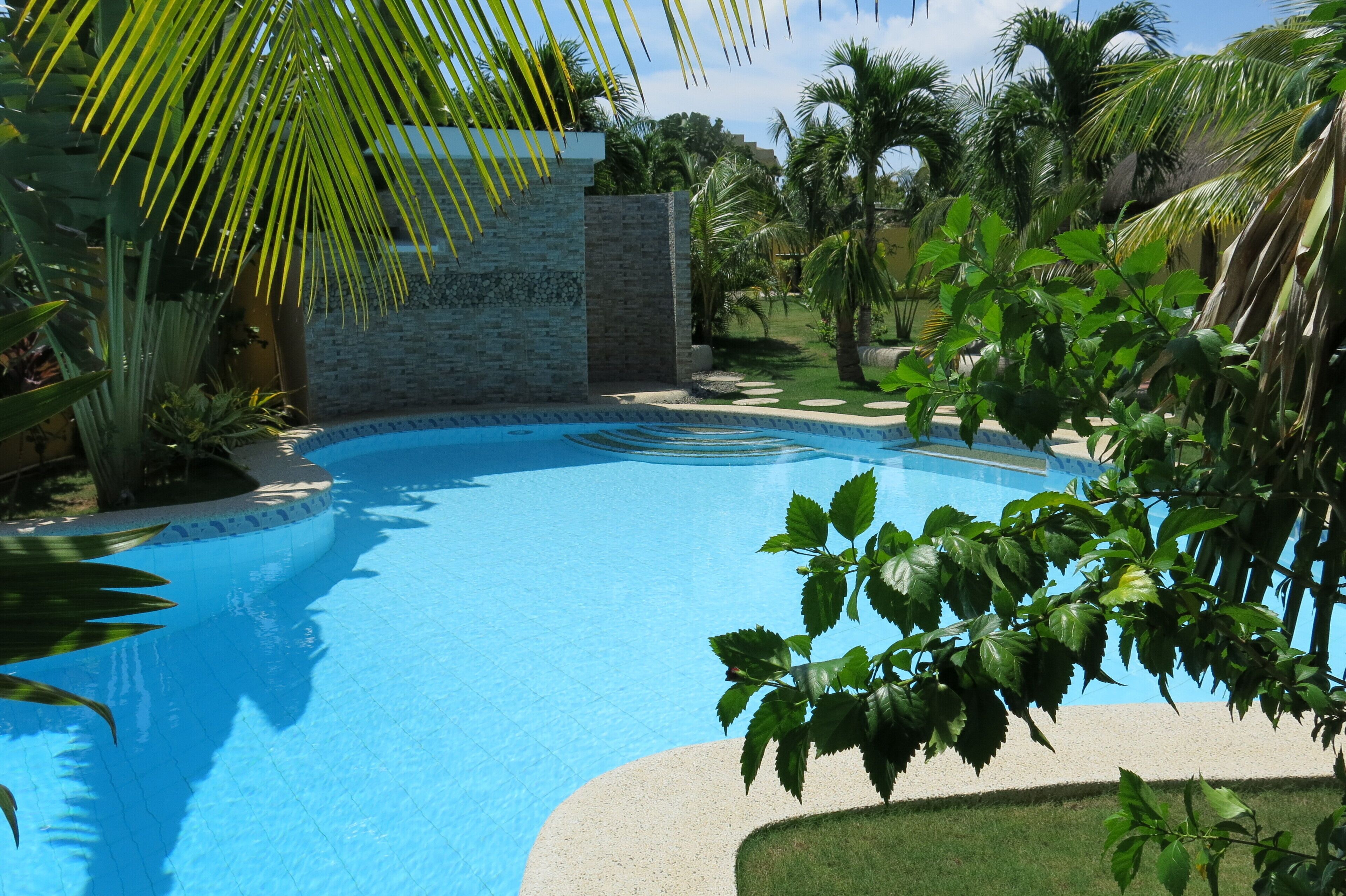 Outdoor pool, open 7:00 AM to 10:00 PM, sun loungers