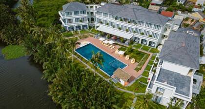 Moodhoian Riverside Resort & Spa