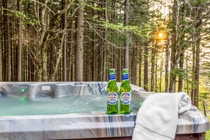 Banyera d'hidromassatge a l'aire lliure