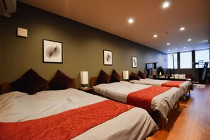 Deluxe Triple Room | Seterika/papan seterika, Wi-fi percuma 