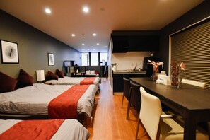 Deluxe Triple Room | Seterika/papan seterika, Wi-fi percuma 