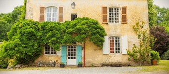 Le Luc manor house, 30 minutes from the beaches of the Landes region, with private heated swimming pool.