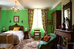 6 chambres, fer et planche à repasser, lit parapluie, Wi-Fi gratuit