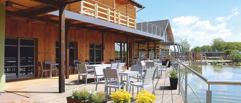 Dagelijks ontbijtbuffet (EUR 19.9 per persoon)