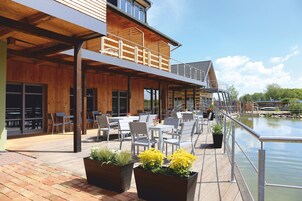 Daily buffet breakfast (EUR 19.9 per person)