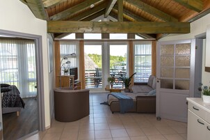 Family Apartment | Hypo-allergenic bedding, free WiFi, bed sheets