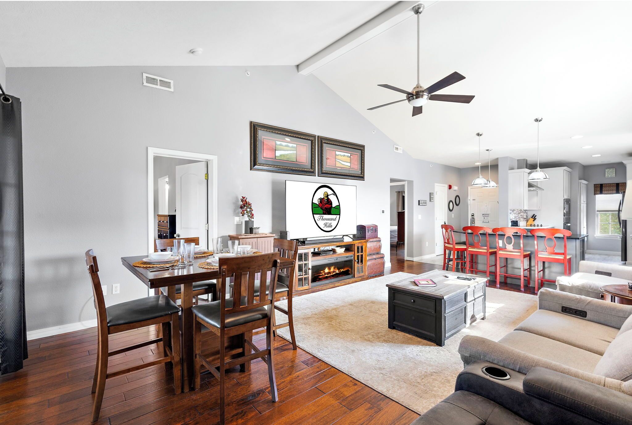 Smart-tv en een open haard