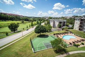 Residents can enjoy a basketball court and swimming pool in a well-maintained green space.