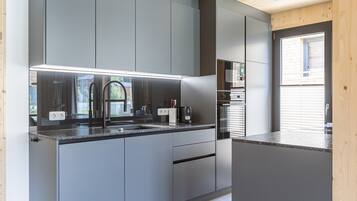 Kühlschrank, Ofen, Herdplatte, Geschirrspüler