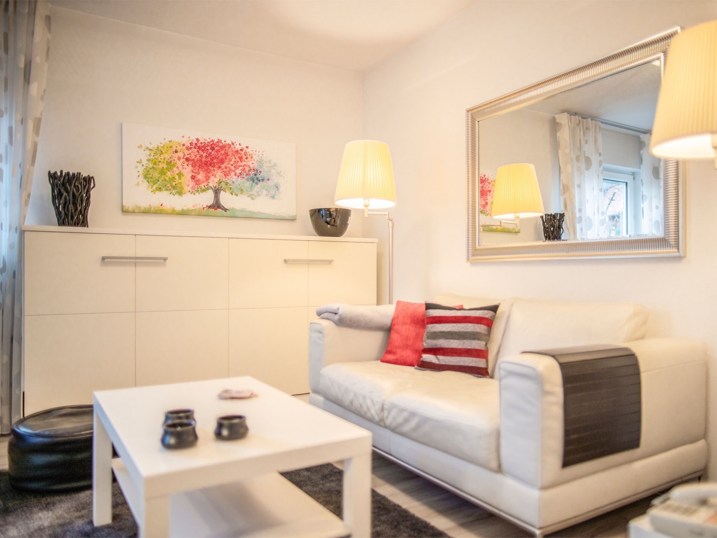 Fernseher, Bücher, Stereoanlage