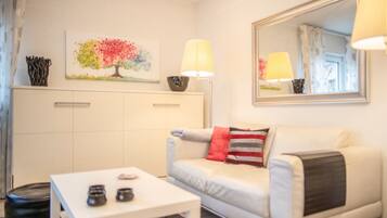 Fernseher, Bücher, Stereoanlage