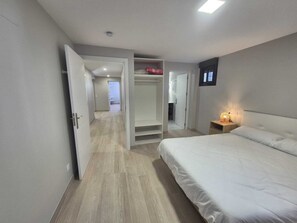 7 bedrooms, free WiFi, bed sheets