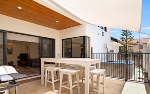 Outdoor dining - Summer Breeze at Avalon Beach (Wannanup)