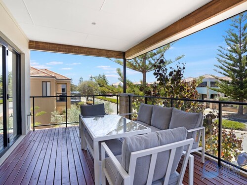 Summer Breeze at Avalon Beach