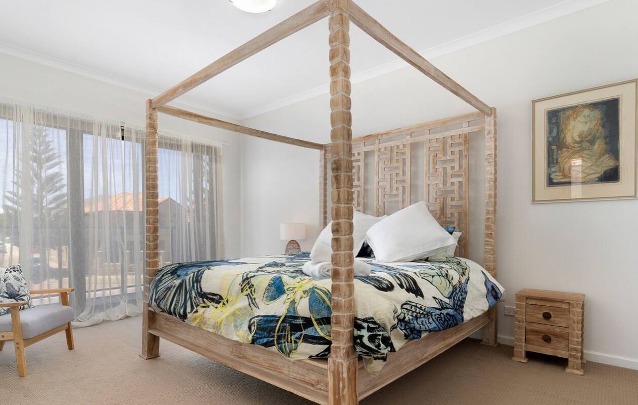 5 bedrooms, desk, iron/ironing board, free WiFi