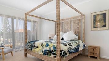 5 bedrooms, desk, iron/ironing board, free WiFi