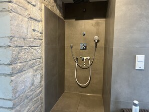 Shower, hair dryer, towels, soap - Vacation apartment Goldrenette - your dream vacation in the Saarschleifenland (Mettlach)