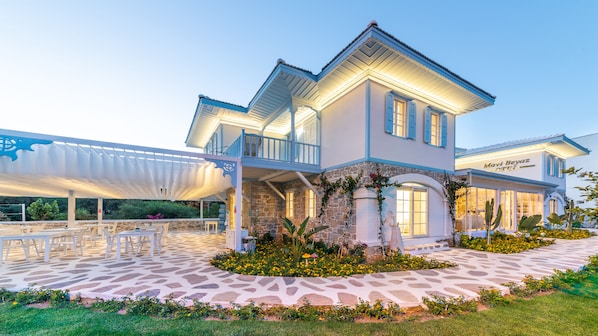 المنشأة من الخارج