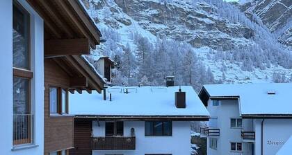 Cozy attic apartment with charm - & private balcony