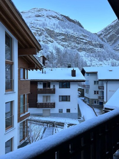 Cozy attic apartment with charm - & private balcony