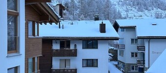 Cozy attic apartment with charm - & private balcony