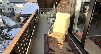 Cozy attic apartment with charm - & private balcony
