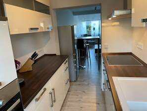 Fridge, oven, stovetop, dishwasher - Apartment in Alsdorf - near Aachen (Alsdorf)
