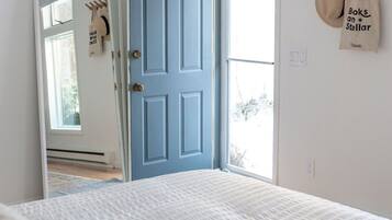 1 chambre, bureau, fer et planche Ă repasser, lit parapluie