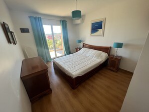 3 多间卧室、熨斗/熨衣板、WiFi、床单