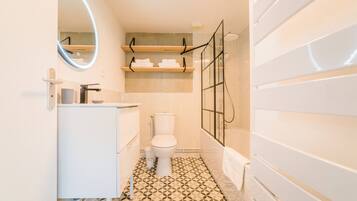 Baignoire, serviettes fournies