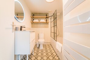 Baignoire, serviettes fournies