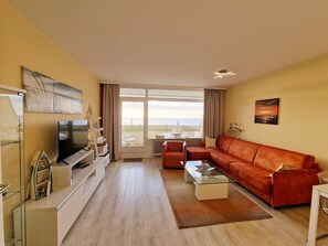 Fernseher, DVD-Player, Stereoanlage