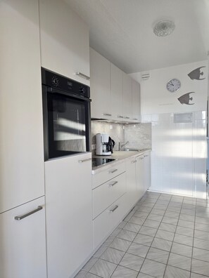 Réfrigérateur, four, plaque de cuisson, lave-vaisselle