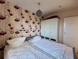 2 habitaciones, escritorio, tabla de planchar con plancha y wifi gratis 