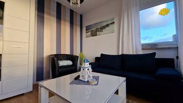 Fernseher, Bücher, Stereoanlage