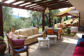 Outdoor dining - Country house in the Tuscan hills with private pool.  (Nocchi Camaiore)