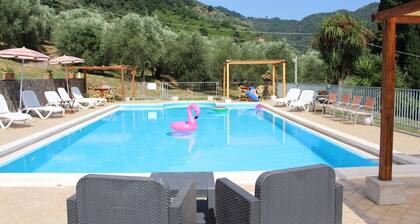 Country house in the Tuscan hills with private pool