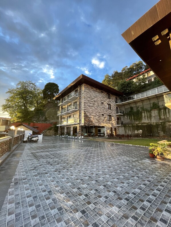 Front of property - Hotel Jiva (Dehradun)