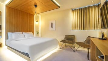 Family Triple Room | Free minibar, desk, free WiFi, bed sheets