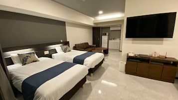 スーペリア 4 人部屋 | 客室ごとに異なる装飾、客室ごとに異なるインテリア、WiFi (無料)、ベッドシーツ