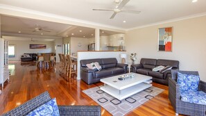 Smart TV - Casa Sul Mare on One Mile Beach (Forster)