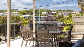 Outdoor dining - Casa Sul Mare on One Mile Beach (Forster)